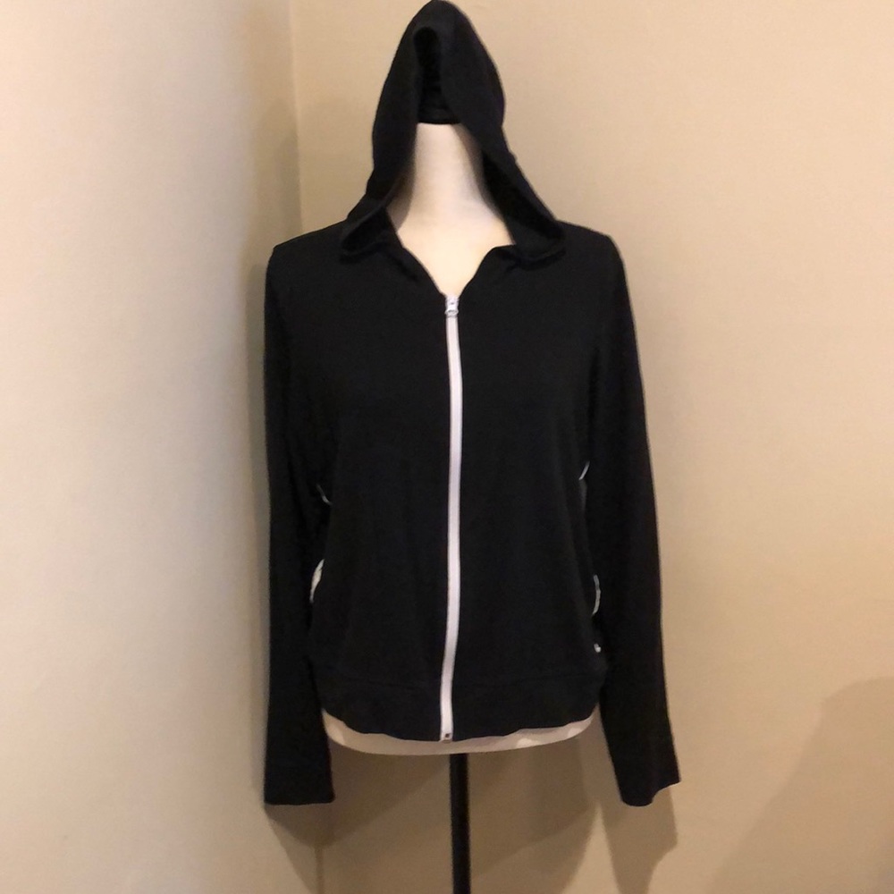 Women’s lightweight hoodie
